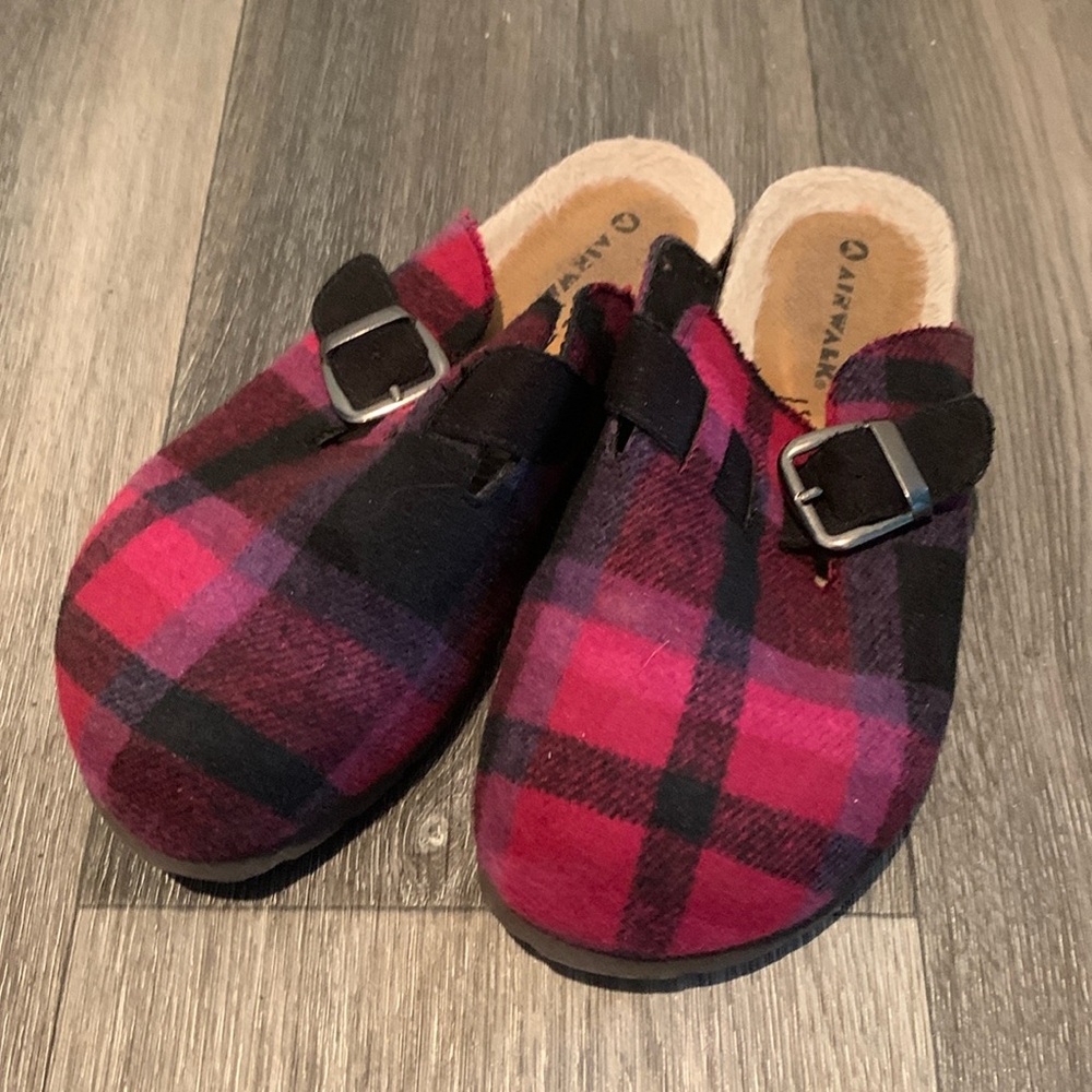Airwalk clogs size 7.5